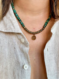 Le collier CALYPSA avec son médaillon