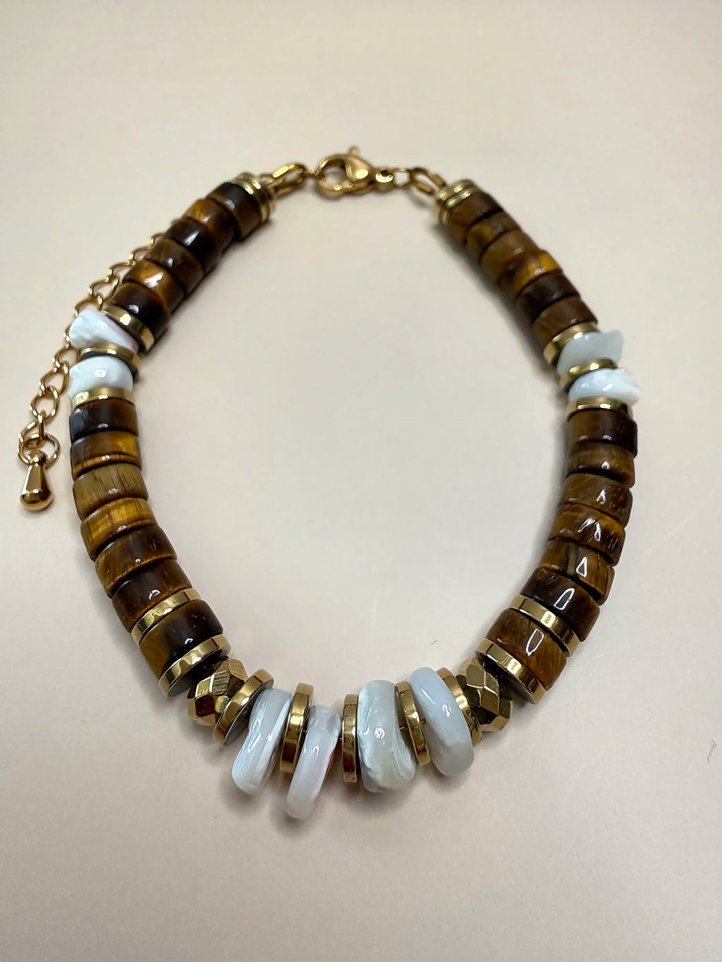Bracelet Sienna – Œil de tigre, nacre & hématite dorée