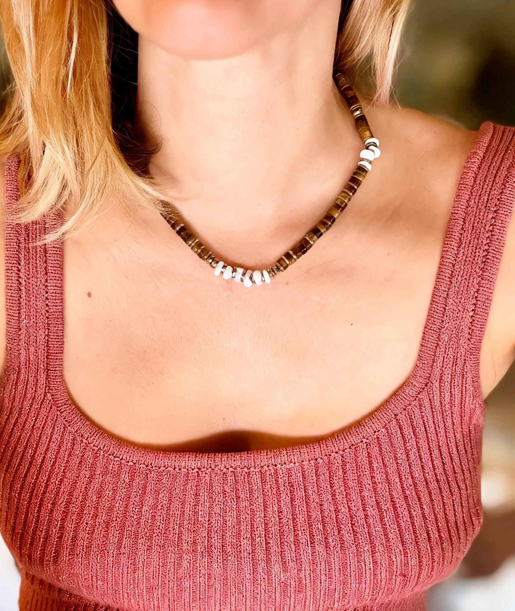 Collier Sienna – Œil de tigre, nacre & hématite dorée
