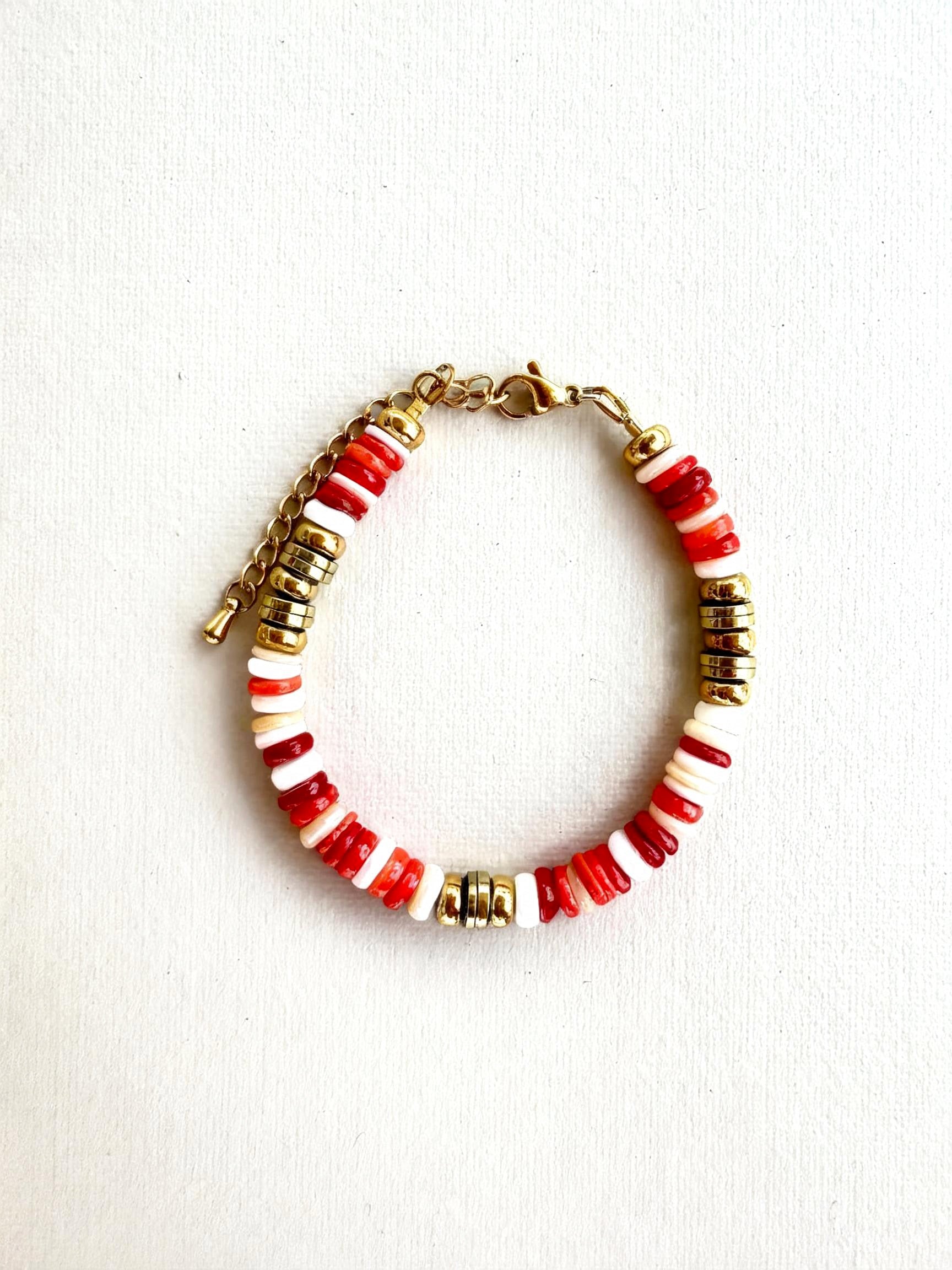 Bracelet NÉRIA - coquillage corail rouge & coquillage blanc & hématite dorée